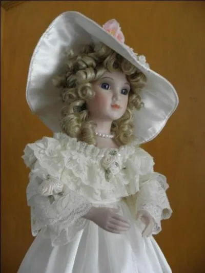 Qui chante  Elle tait si belle la poupe celle que les anges avaient oublie  ?