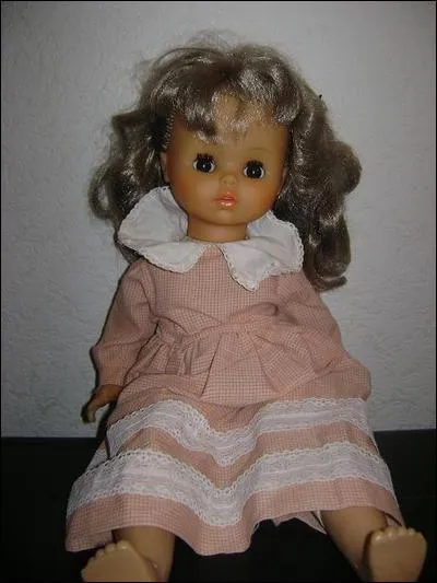 Quel est le nom de la poupe franaise cre  Perpignan en 1946 ?