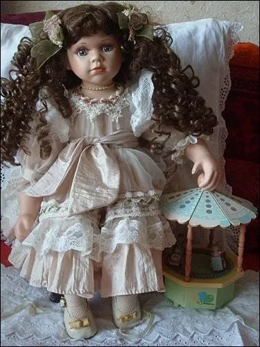 Qui nous parlait d'une  Petite baby doll...   dans une de ses chansons ?