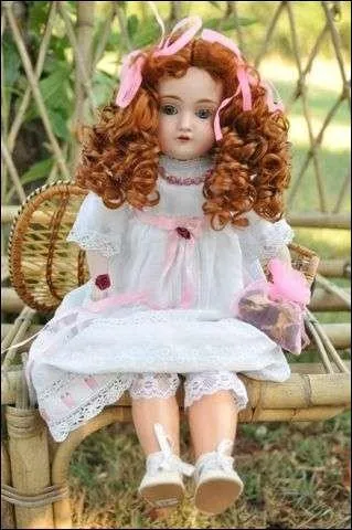 Qui chantait  C'est une poupe qui fait non, non, non, non   ?