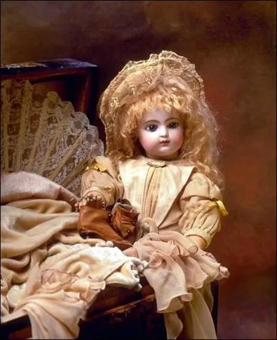 Dans  Les misrables  comment Cosette avait-elle appel sa poupe ?