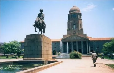 Laquelle de ces villes est la capitale administrative de son pays ?