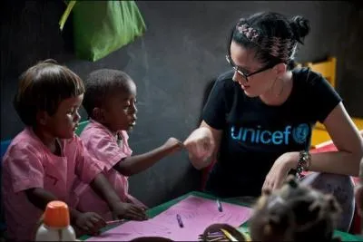J'ai effectu un voyage  Madagascar en 2013, dans le cadre de l'UNICEF. Et je suis actuellement une de ses ambassadrices. Qui suis-je ?