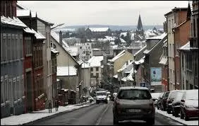 Nous traversons la ville de Sarreguemines. Nous nous situons ...
