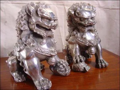 1er janvier 1912 : fondation officielle d'une république asiatique. Quel est ce pays qui connut la dynastie des Ming et celle des Qing ?