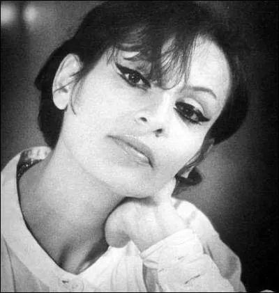 Novembre : En 1964, Barbara avait créé la chanson ''Göttingen'' dans la ville allemande éponyme. Cet hymne à la réconciliation franco-allemande et la paix a ému les habitants qui ont donné son nom à une rue de la ville. De quelle confession était Barbara ?