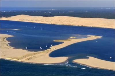 Bienvenue dans le département de la Gironde (33), connu pour ses plages et vignobles à perte de vue. Parmi les 4 villes suivantes, une n'en fait pas partie. Laquelle ?