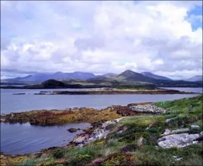 L-bas, sur cette terre brule par le vent, on sait tout le prix du silence...