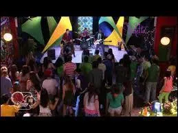 Qui chante  Entre Dos Mundos  sur cette image ?