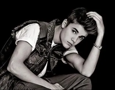 Dans quelle chanson sont ces paroles :  I've been thinking about you all day long, hoping you pick up your phone  ?