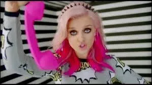 Avec quel membre des 1D sort-elle (janvier 2014) ?