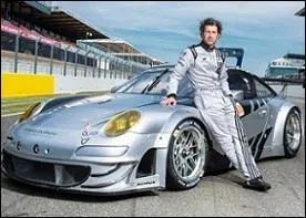 Les 22 et 23 juin 2013, j'ai particip aux 24 Heures du Mans avec mon curie. Qui suis-je ?