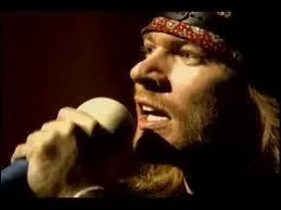 La version de  Knockin' On Heaven's Door  de Guns N' Roses est devenue plus populaire que la version originale de...