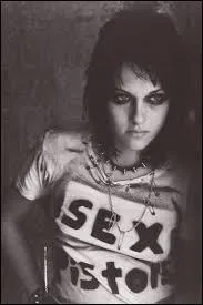 Joan Jett a repris  Dirty Deeds Done Dirt Cheap . Normalement, qui chante ce titre ?