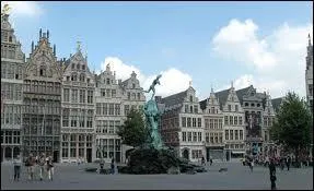 Citez-moi les prépositions françaises !