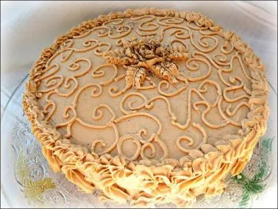 Quel est cet entremet  base de gnoise, et de crme au beurre parfum avec l'ingrdient qui lui donne son nom ?