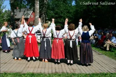 Comment se nomment les habitants de la Finlande .