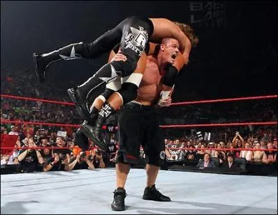 Qui est sur c'est epaule ?