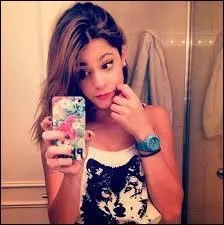 De quel instrument apprend-elle  jouer ? Quelle langue apprend-elle ?