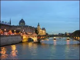 Quel fleuve traverse la ville de Paris ?
