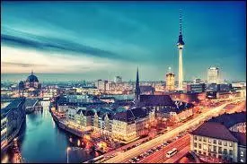 Par quel fleuve est traverse la ville de Berlin ?