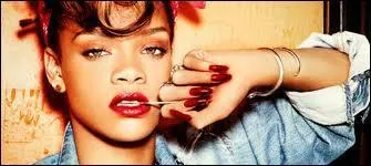 Comment s'appelle cette chanteuse ?