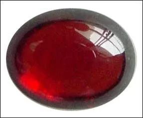 Quel est le nom de cette pierre connue en joaillerie depuis des millions d'annes et qui servait d'escarboucles dans les temps anciens ?