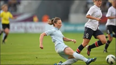 La famille de Monsieur et Madame Troi-Azro, grands fans de football s'est agrandie d'une fille. Quel est son prnom ?