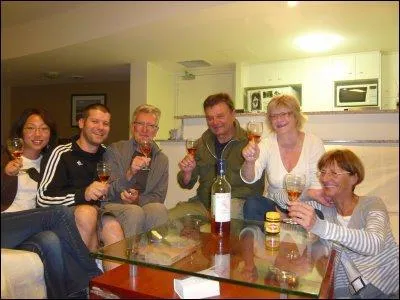 Monsieur et Madame Farcy-Ozanchoy ont la joie de vous inviter  l'apritif pour fter la naissance de leur fille. Devinez comment ils l'ont baptise ?