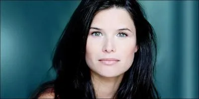 Victoire est revenue  Marseille, officiellement pour son travail, mais dans quel but ?