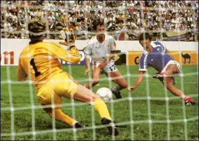 Quels joueurs ont marqué les 2 buts contre la France pour la 3ème place au Mundial mexicain en 1986 ?
