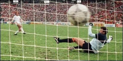 Au Mundial mexicain 1986, qui qualifie les Diables pour les 1/2 finales dans les tirs aux buts ?