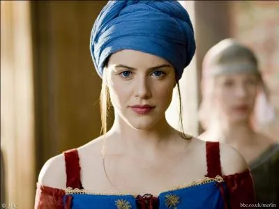 Dans l'pisode 11, comment s'appelle la sur de Mordred ?