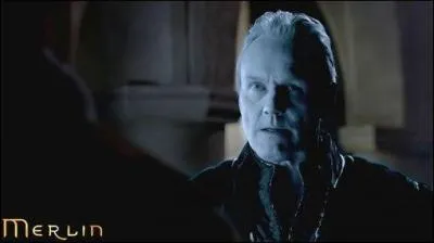 Dans l'pisode 3, quand Arthur est retourn aux hautes pierres de Nmeuton qui a-t-il dlivr ?