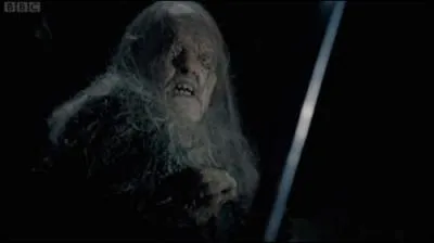 Dans l'pisode 9, qui Arthur et Merlin amnent-ils au chaudron d'Arrianrod ?