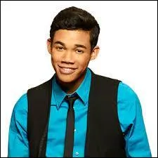 Comment s'appelle le garon qui est sur la photo ?