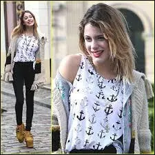 Comment s'appelle la chanson qu'elle a chant pour le film d'animation Frozen (La reine des neiges) ?