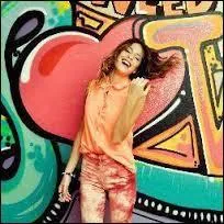 Comment s'appelle sa cousine ?