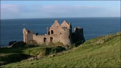 Selon la croyance populaire, de quel comt de l'Angleterre, abritant la petite ville Loxley, Robin des Bois serait-il originaire, ce qui lui aurait aussi valu le surnom de Robin de Loxley ?