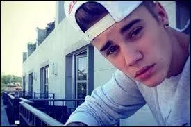 Combien de vues a eues la chanson  One less lonely girl  de J. Bieber ?