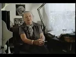 Marguerite Yourcenar romancire franaise naturalise amricaine en 1947 est la premire femme lue  l'Acadmie franaise, en 1980. O tait-elle ne en 1903 ?