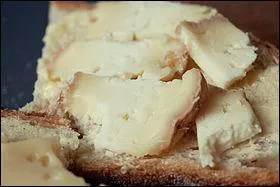 Le fromage est un Ardrahan , spcialit irlandaise, au lait de :