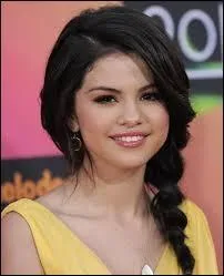 Comment se nomme Alex Russo des  Sorciers de Waverly Place  en ralit ?