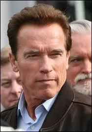 Arnold Schwarzenegger possde ... doctorat(s). Aprs, il passe un doctorat ... . Il est aussi docteur  honoris causa  en ... .
