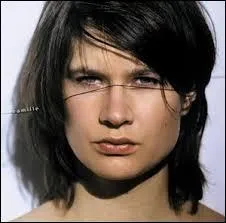 Camille a fait ... . La chanteuse est aujourd'hui bac ... .