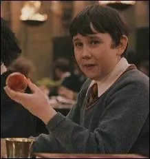 Quelle phrase prononce Hermione dans le train ds que celle-ci arrive ?