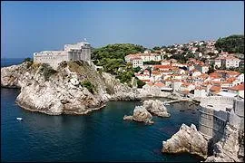 Une petite vire dans les Balkans et particulirement en Croatie, et ses nombreuses les, baignes par la Mer Adriatique. Une de ces villes n'est pas croate. Laquelle ?