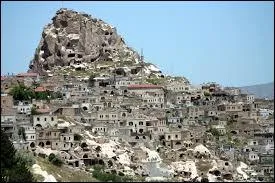 Un petit dtour maintenant par la Turquie, qui aspire  intgrer l'Union Europenne, connue pour sa Cappadoce et son histoire. Dans la liste suivante, une ville n'est pas turque. Laquelle ?