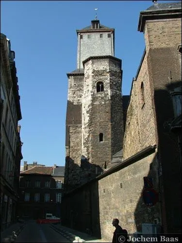 Saint-Pierre, Sainte-Croix, Saint-Paul, Saint-Jean, Saint-Denis, Saint-Martin, Saint-Barthlemy sont des glises appeles...