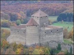 Quelle est cette forteresse du quatorzime sicle que vous pourrez dcouvrir prs d'Ambrieu-en-Bugey dans l'Ain ?